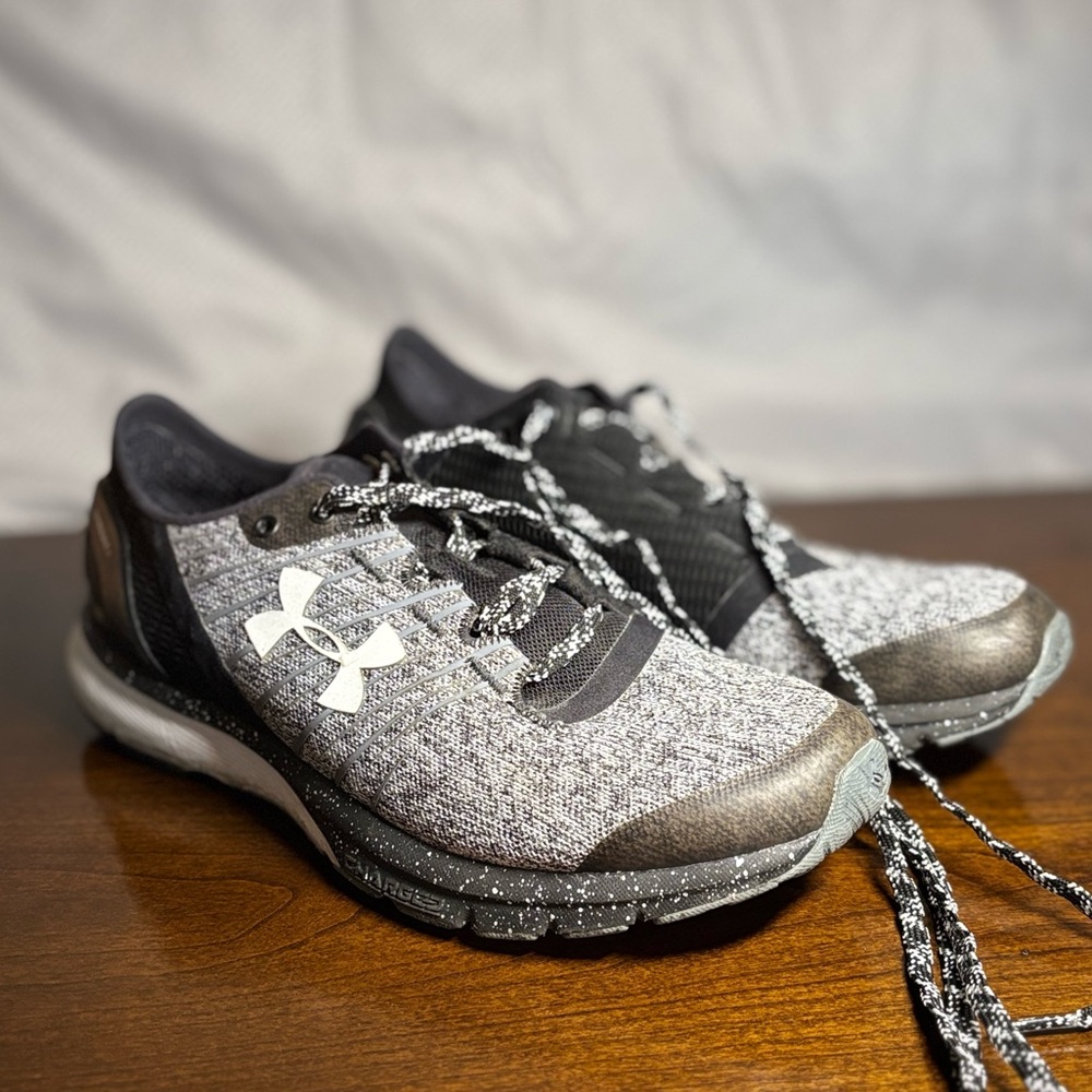 Under Armour Charged Black and Gray Running Shoes Size 8 (US)